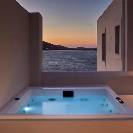 Art Group Living Naousa (Paros)