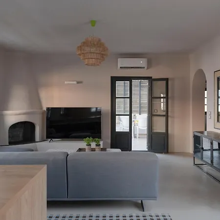 Art Group Living Apartment Naousa (Paros)