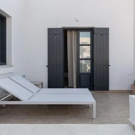 Art Group Living Naousa (Paros)